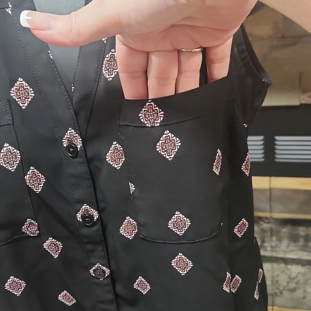 EXPRESS Sleeveless button-down top - Picture 3 of 10
